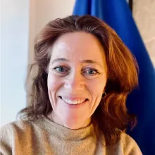 Portrait of Anne Simon, speaker at PharmaSupply2025