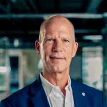 Portrait of Douglas Andrews, speaker at PharmaSupply2025